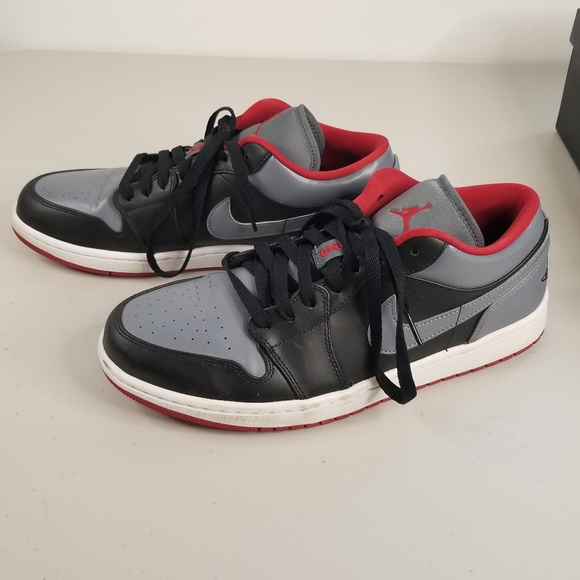 Air Jordan 1 Low Sneaker Mens Sz 10 US Black Grey Red 553558-012 Shoe - Picture 9 of 11